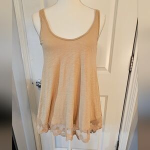 Scoop neck lace trimmed tank top size small